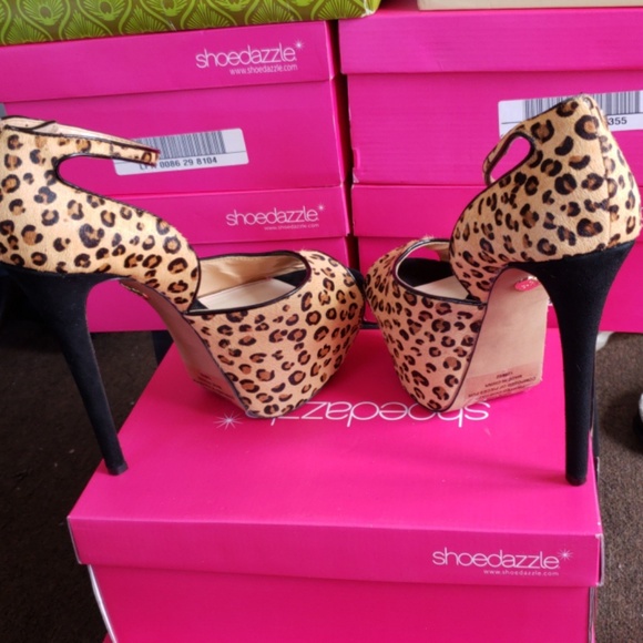 Betsey Johnson Leopard Print High Heels Si… - Picture 7 of 8